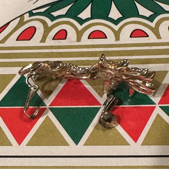 Vintage Sarah Coventry Gold Tone Flower Poinsettia Clip On Earrings - Picture 5 of 6